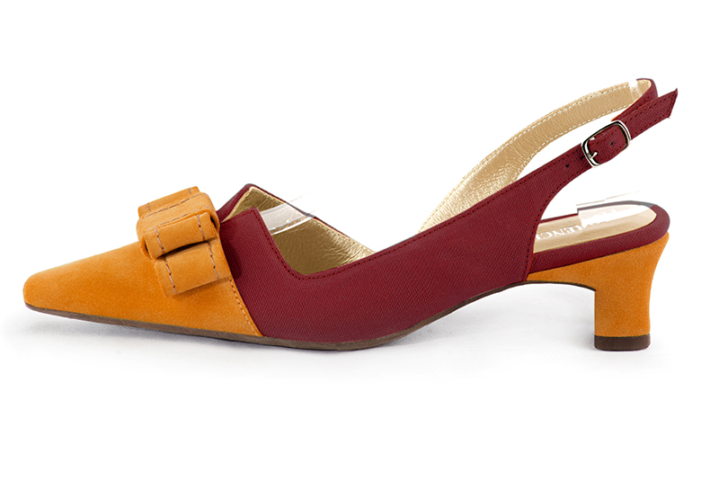 Apricot orange and burgundy red women's open back shoes, with a knot. Tapered toe. Low kitten heels. Profile view - Florence KOOIJMAN